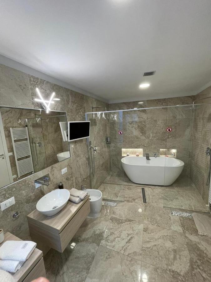 Appartement Luxury 1 Al Duomo Di Parme Extérieur photo